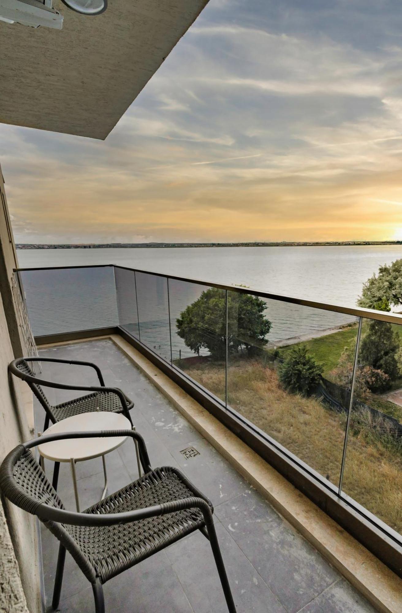 Azure Sea Apartments - Bychoice Mamaia Ngoại thất bức ảnh