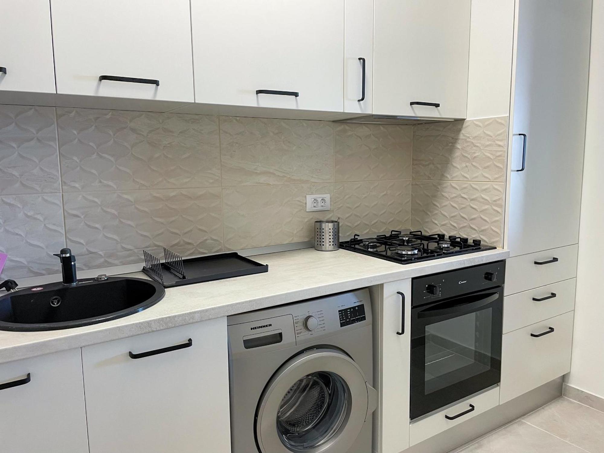 Azure Sea Apartments - Bychoice Mamaia Phòng bức ảnh